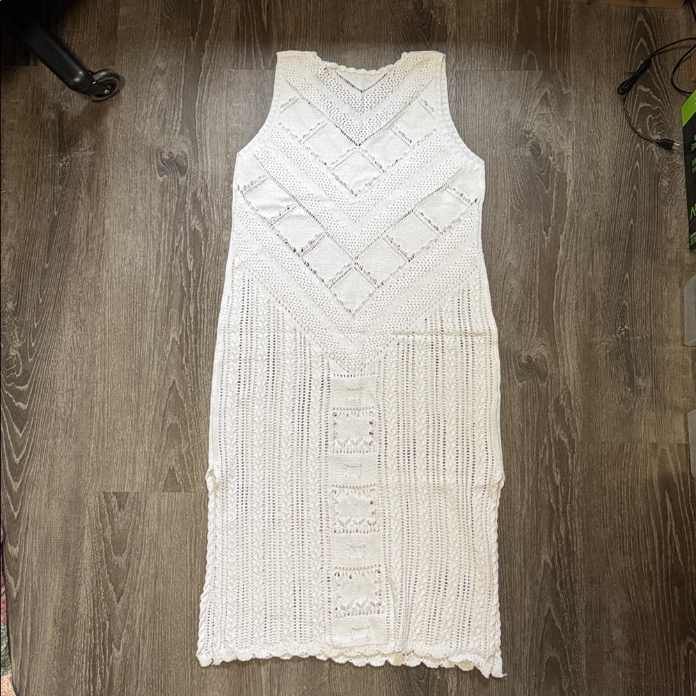 Elegant White Sleeveless Crochet Cover-up - Picture 5 of 5